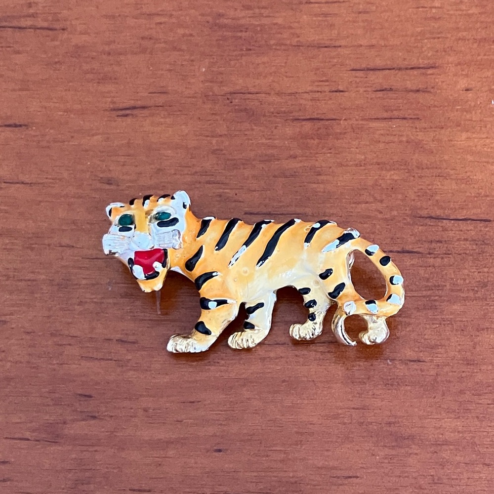 Vintage Weiss Costume Jewelry Tiger Brooch Pin